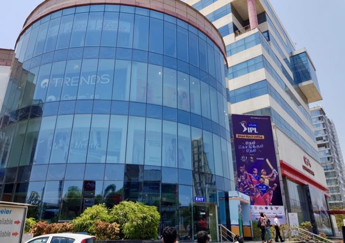 The world-class Express Avenue mall is within walking distance.