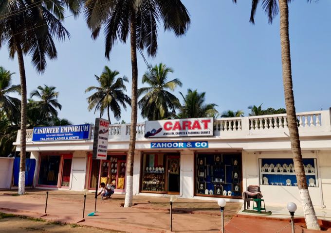 A few souvenir stores are located close by.