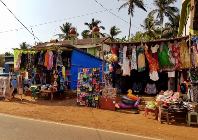 A few souvenir stalls are near the side street turnoff.