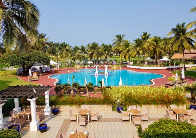 Review of Holiday Inn Resort in Goa, India.