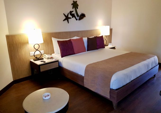 The comfortable rooms feature a contemporary decor.