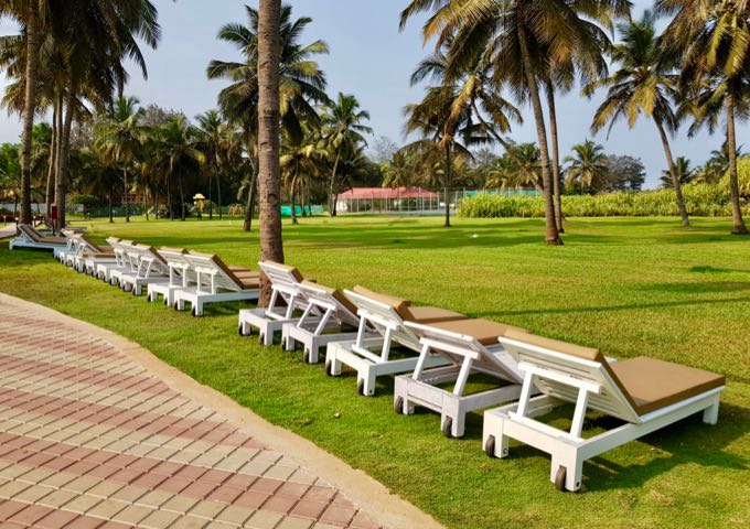 There are several sunbeds on the lawns as well.