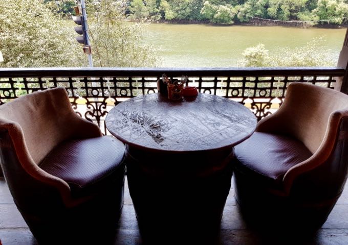 The superb Riverfront Restaurant serves great meals and drinks.