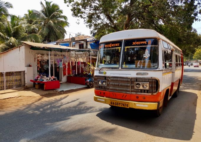 Buses offer connections within Candolim and to Calangute and Panjim.