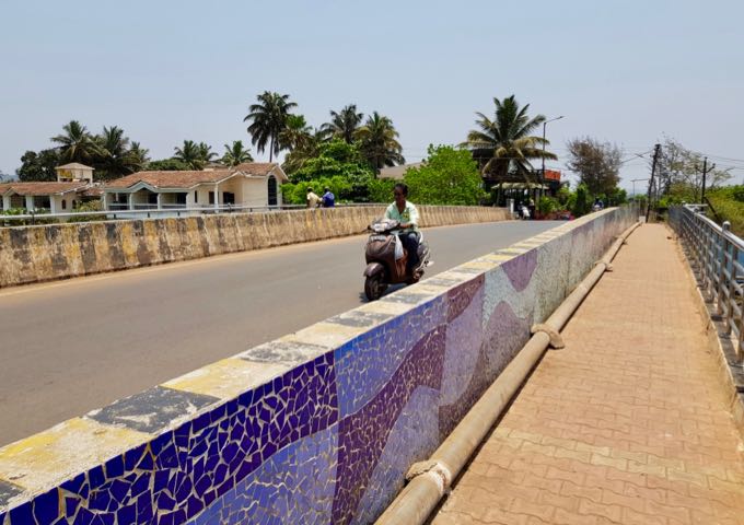 The Baga bridge is a useful landmark for the resort.