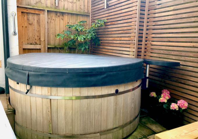 The outdoor hot tub can be used for a fee.
