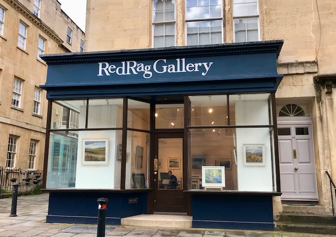 Red Rag Gallery sells works of British artists.