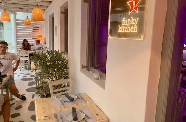 The best foodie restaurant in Mykonos Town.