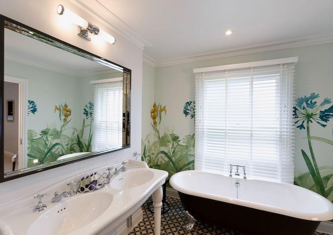 The Agapanthus bathroom is beautiful.