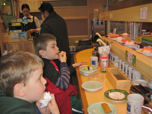 Food, restaurants, and eating in Japan with children. 