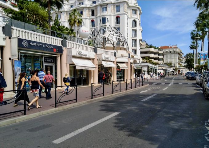 La Croisette offers a long promenade with ample shopping.
