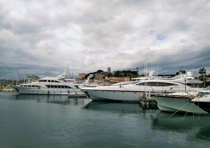 Le Vieux Port is close to Le Suquet.