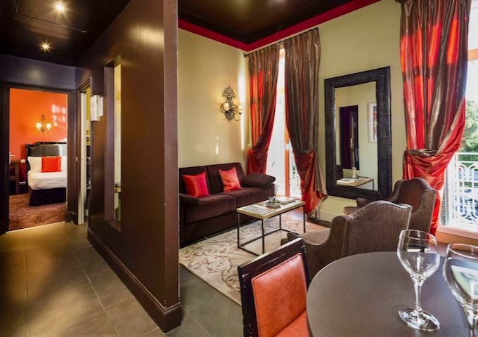 Suite Deluxe has a lounge, dining area, and kitchen.