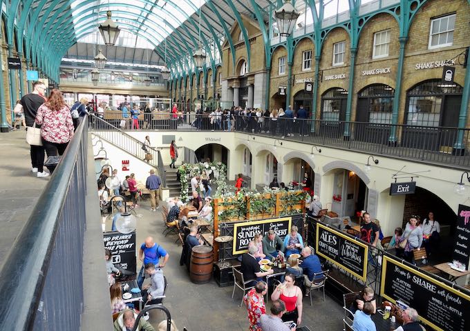 Covent Garden has several independent boutiques and gift shops.