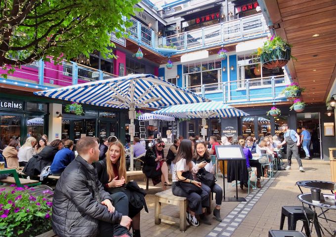 There are several restaurants around Carnaby Street.