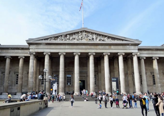 The British Museum nearby displays magnificent treasures.