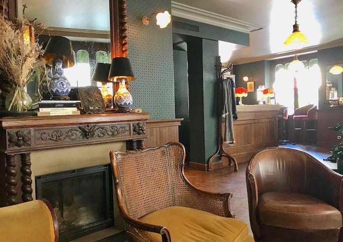 The casual lobby has a home-like feel.