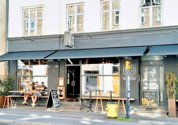 Neighbourhood serves organic pizzas on Istedgade.