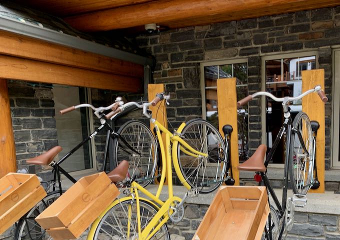 The hotel gives bicycles on rent.