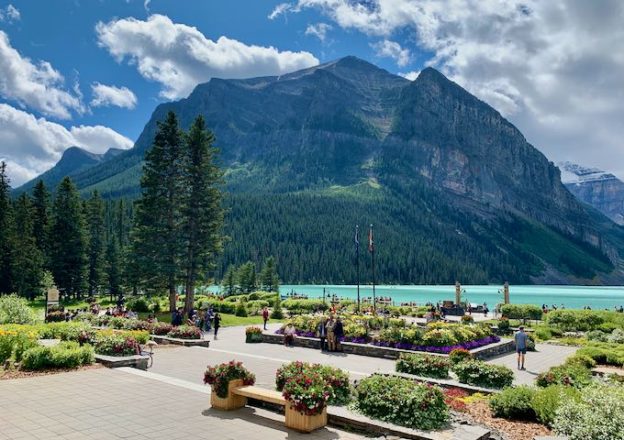 FAIRMONT CHATEAU LAKE LOUISE Banff Hotel Review with Photos