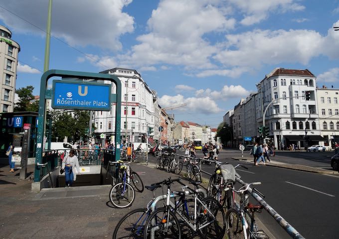 Rosenthaler Platz U-Bahn station is just a minute away.