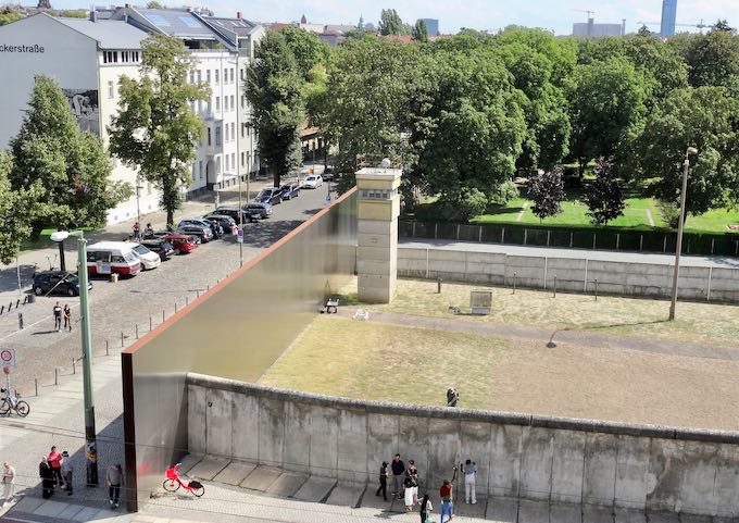 The outdoor museum of Gedenkstätte Berliner Mauer has a reconstructed wall based on the original one.