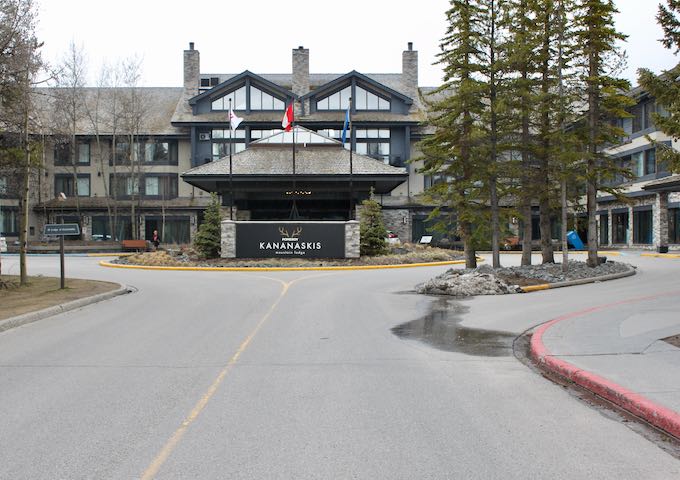 The lodge entrance is big and welcoming.