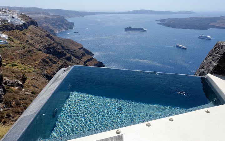 View from an infinity jacuzzi at Vora Villas