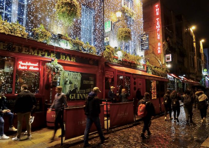 The Temple Bar close by is very popular in the evenings.