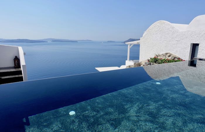 The infinity pool at Alta Mare by Andronis