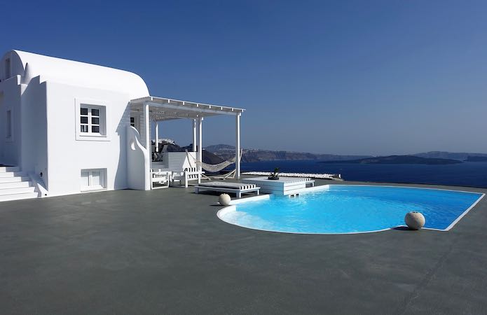 A private pool and villa at Mythique