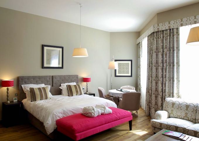 Junior suites have large bedrooms.