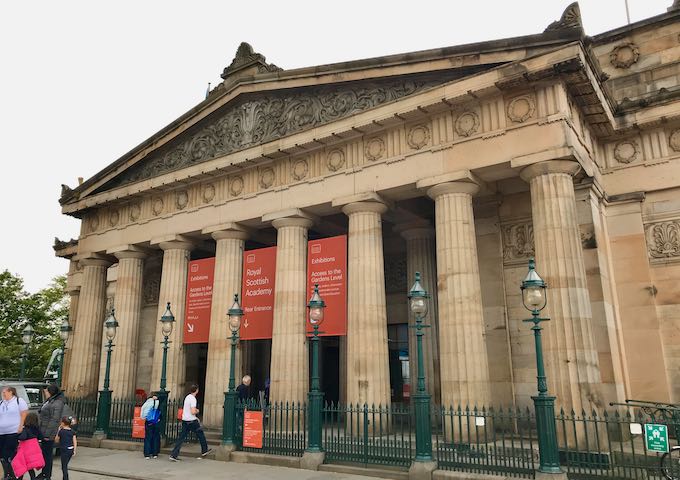 The Royal Scottish Academy holds temporary art exhibitions.