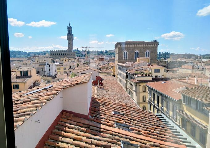 One can see the Palazzo Vecchio from the room.