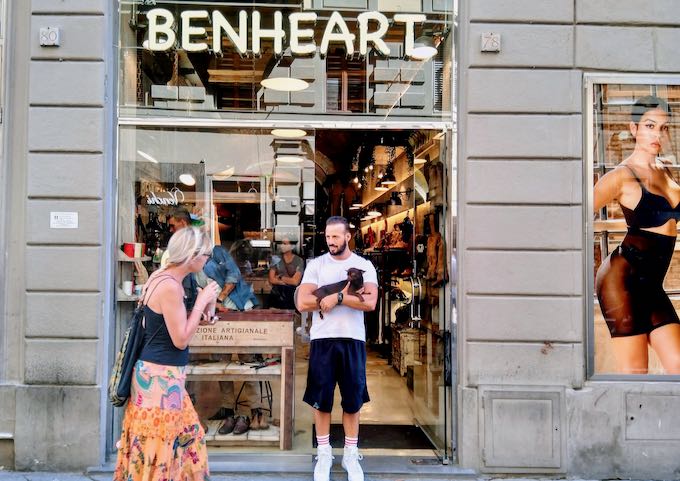 Benheart sells beautiful leather accessories.
