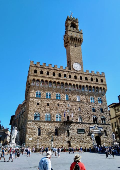 Palazzo Vecchio houses the city government's offices.