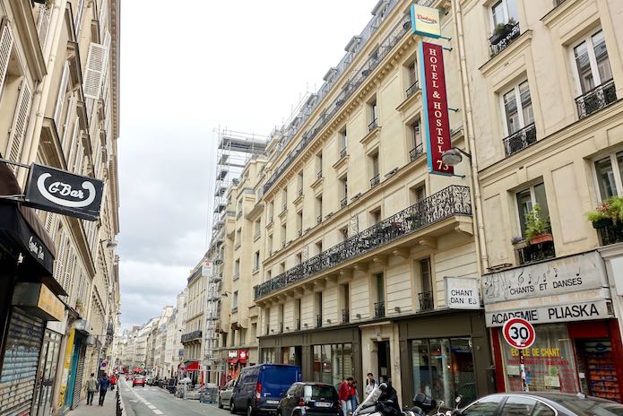 The street view toward Vintage Hotel and Hostel in Paris