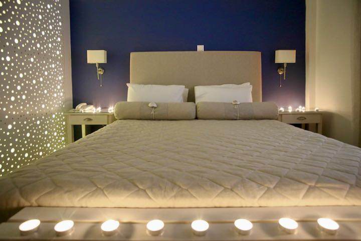 Best romantic hotel for honeymooners in Syros.