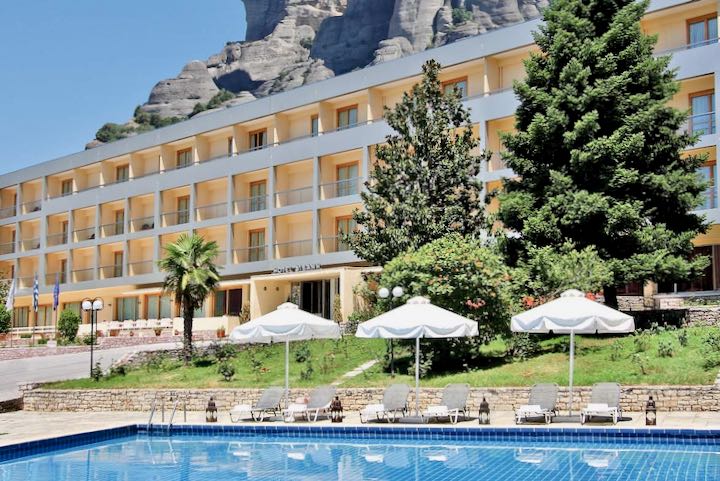 Hotel for families with swimming pool near Meteora.
