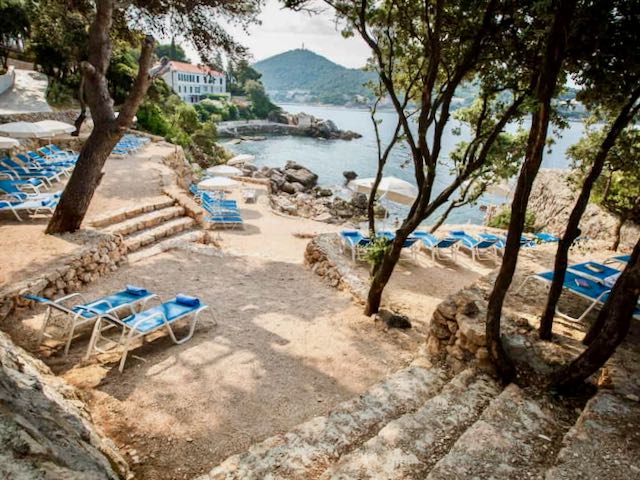 Dubrovnik hotel for families near beach.