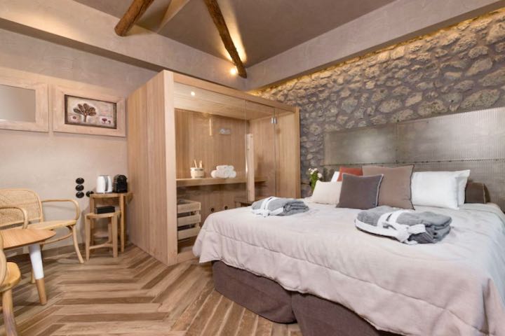 Romantic hotel near Meteora. 