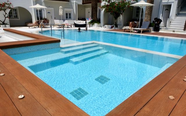 Luxury hotel in Naxos town with swimming pool on beach.