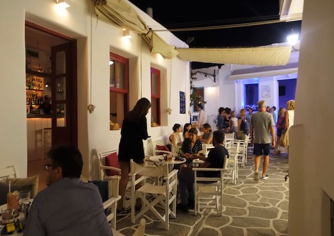 Kosmos Cocktail Bar in Naoussa, Paros