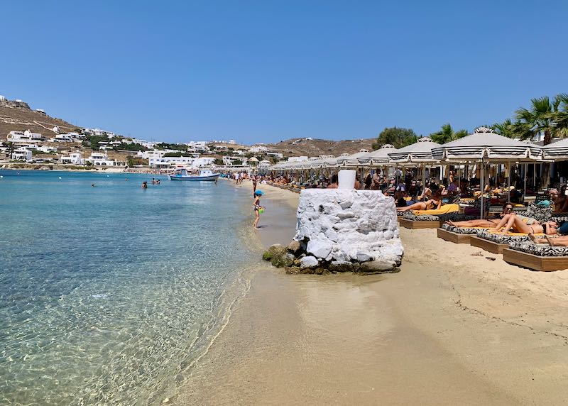 Pasaji Beach Club in Ornos Mykonos