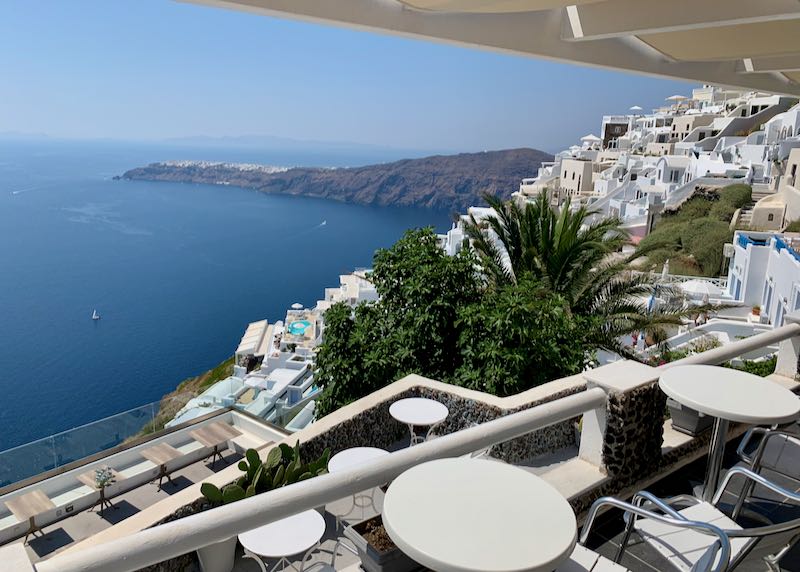 Places to stay in Santorini with caldera view.