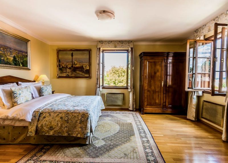 Review of Golden Well Hotel in Prague.