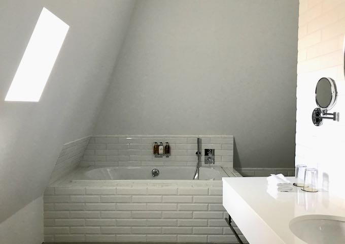 The Tower Suite has a bathtub.