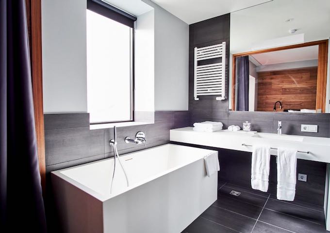 The large bathrooms have unusual bathtubs.