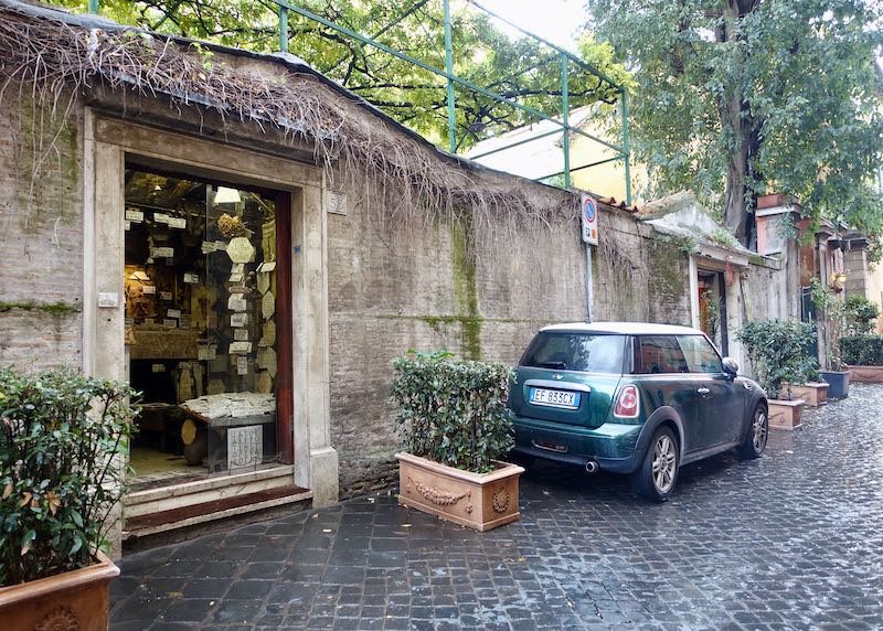 La Bottega dei Marmoraro shop in Rome