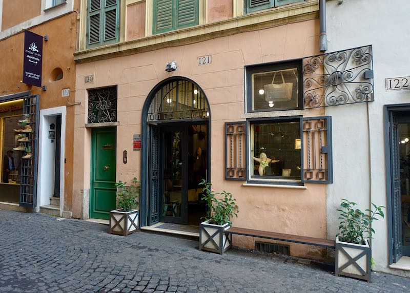 Marta Ray shop in Rome